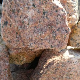 Бутовый гранитный камень