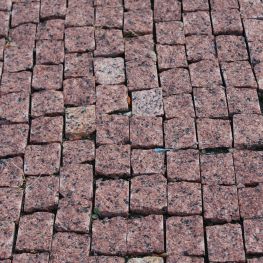 Брусчатка колотая лезники